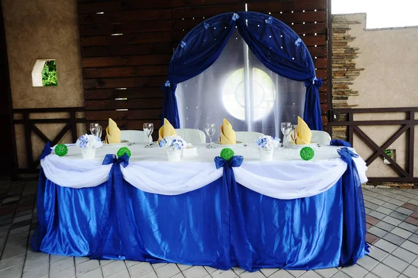 蓝色婚礼餐桌装饰 — 图库照片