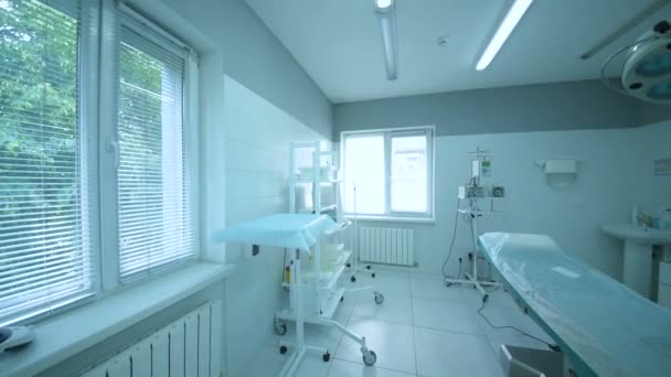 Moderna operationssalen i Europeiska kliniken — Stockvideo