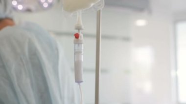 cerrahi damlatıcı portre