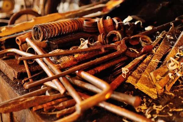 Strumenti fabbro in un forno caldo — Foto Stock