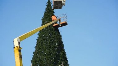Büyük bir şehir Noel ağacının süslemesi.