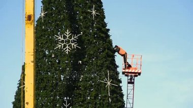 Büyük bir şehir Noel ağacının süslemesi.