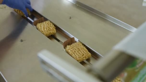 Produkcji makaron instant — Wideo stockowe