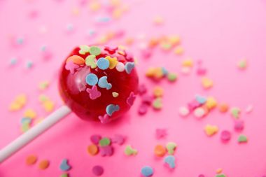 pembe Pembe lolipop yakın çekim yuvarlak.