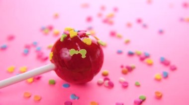 pembe Pembe lolipop yakın çekim yuvarlak.