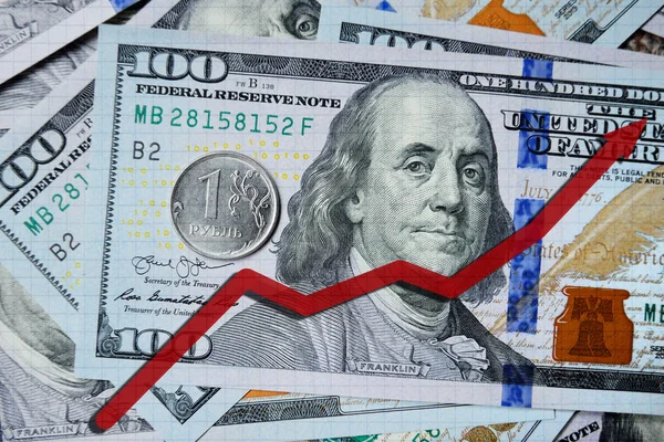 Red arrow chart on the background of hundred-dollar bills and the Russian ruble. Exchange Rates. — Stock Photo, Image