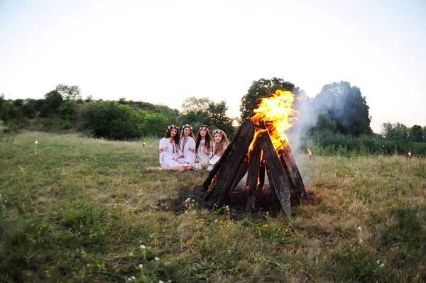 A pogány szláv ünnep, a Szent Iván-Ivan Kupala nap ünnepe. — Stock Fotó