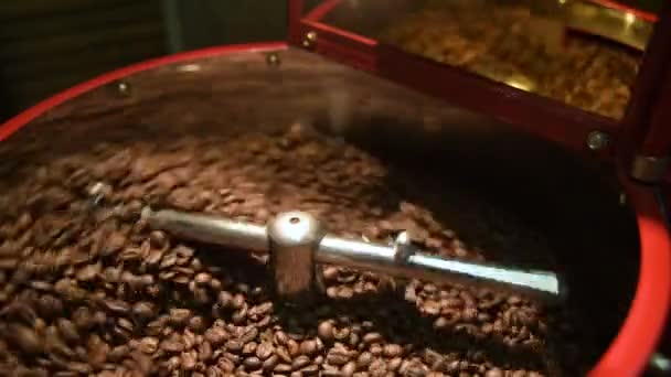 Жаровня для обжаривания кофе . — стоковое видео