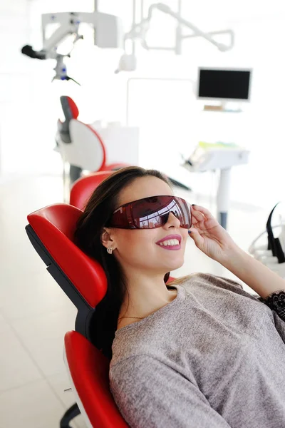 Beautiful girl in the dentists chair — Stock Photo, Image