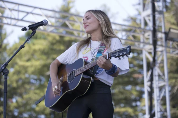 Santa Rosa Usa 2019 Lauren Jenkins Performs Country Summer Music — Stockfoto