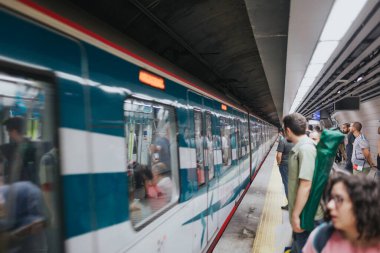İSTANBUL TURKEY - Ağustos 2019: Metro metrosu .