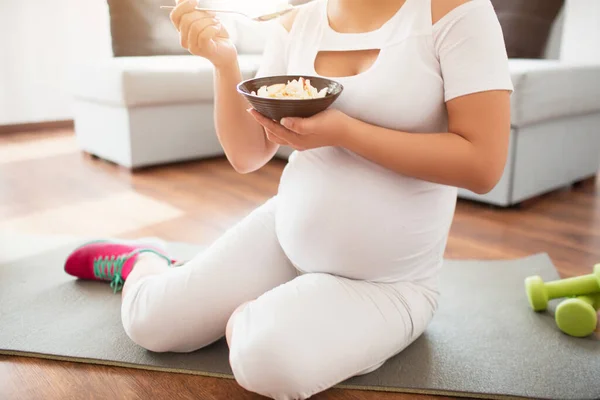 Hamile kadınlar için sağlıklı yiyeceklerin yakın plan çekimi. Hamilelik boyunca diyet — Stok fotoğraf
