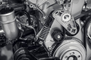 Otomobilin motor parçası