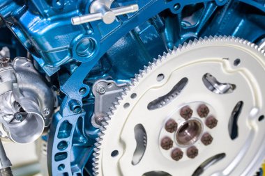 Otomobilin motor parçası