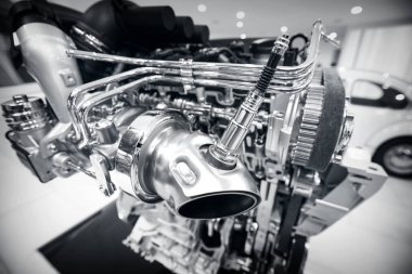 Otomobilin motor parçası