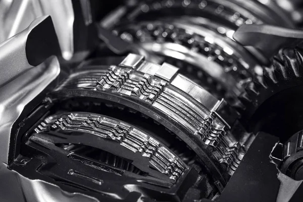 Otomobilin motor parçası