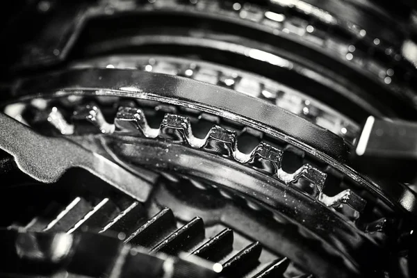 Otomobilin motor parçası