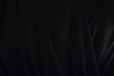 Stüdyo ışıklandırmalı siyah perde dalgası