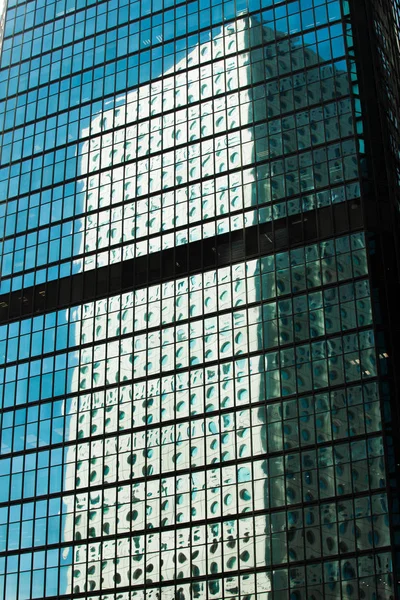 Fragmento de vidro abstrato do Windows de construção — Fotografia de Stock