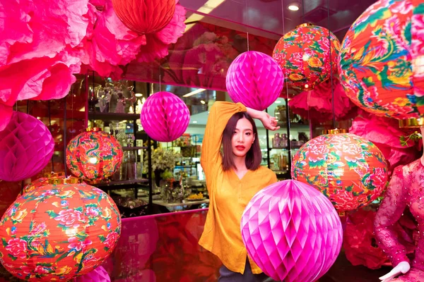 Mujer feliz año nuevo chino Festival de San Valentín — Foto de Stock