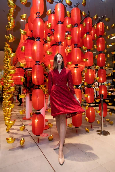 Mujer feliz año nuevo chino Festival de San Valentín — Foto de Stock