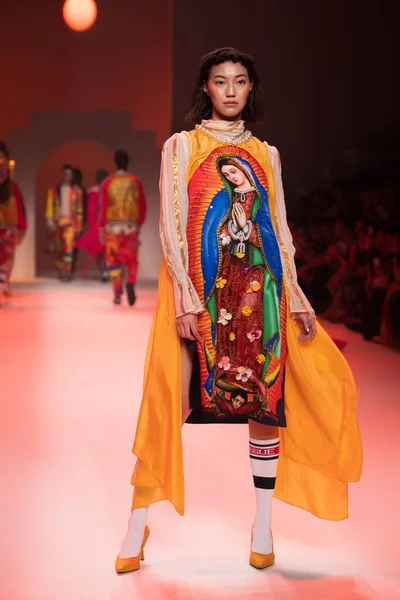 Desfile de Moda de Nueva Colección en Bangkok Moda Internacional —  Fotos de Stock