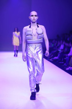 Bangkok Uluslararası Moda Koleksiyonunun Moda Gösterisi 
