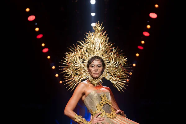 Desfile de Moda de Nueva Colección en Bangkok Moda Internacional — Foto de Stock