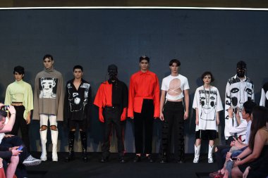 Bangkok Uluslararası Moda Koleksiyonunun Moda Gösterisi