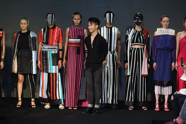 Fashion Show van nieuwe collectie in "Bangkok International Fashion — Stockfoto