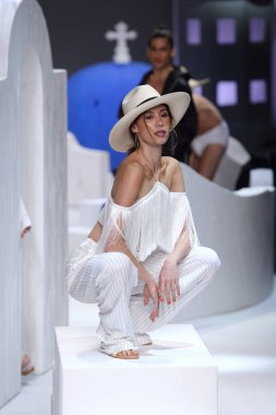 Bangkok Uluslararası Moda Koleksiyonunun Moda Gösterisi
