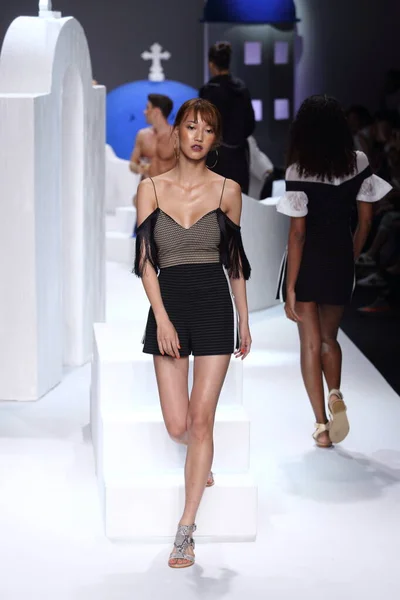 Fashion Show of New Collection in "Bangkok International Fashion — стокове фото