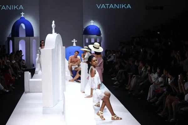 Fashion Show of New Collection in "Bangkok International Fashion — стокове фото