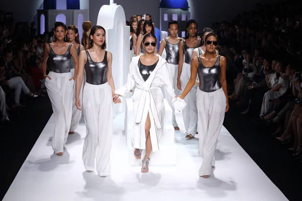 Fashion Show de Nova Coleção em "Bangkok International Fashion — Fotografia de Stock