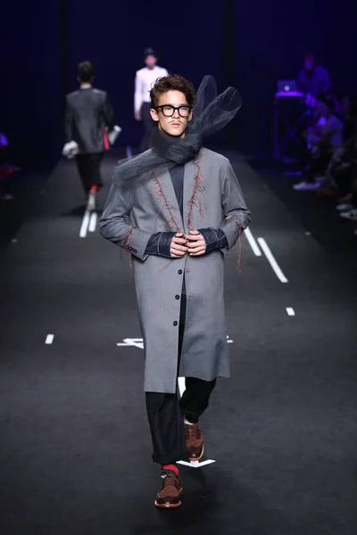 Дефиле новой моды в "Bangkok International Fashion" — стоковое фото
