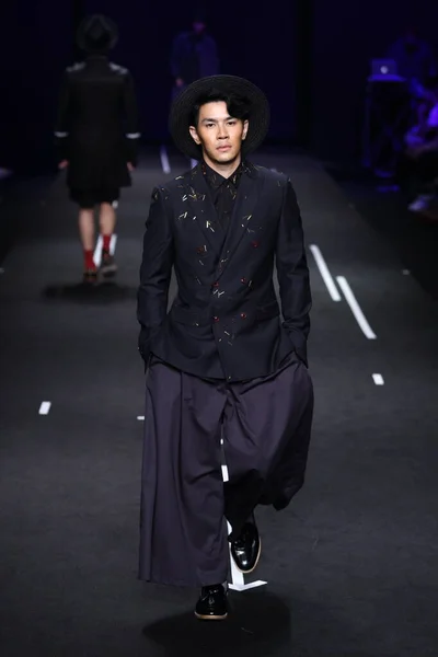 Modevisning av ny kollektion i Bangkok International Fashion — Stockfoto