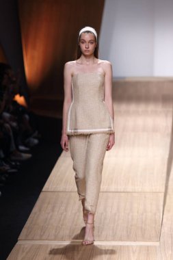 Bangkok Uluslararası Moda Koleksiyonunun Moda Gösterisi