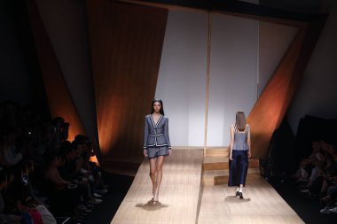 Bangkok Uluslararası Moda Koleksiyonunun Moda Gösterisi