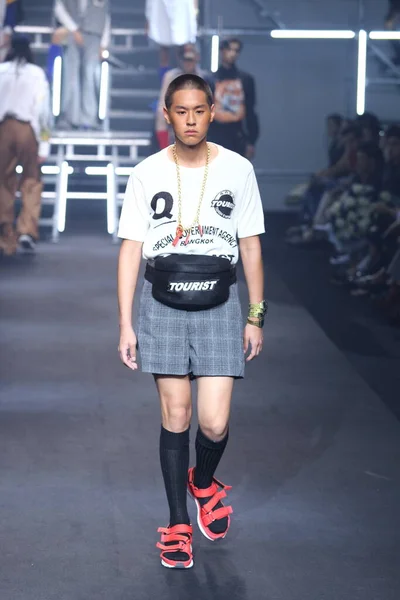 Pokaz mody z nowej kolekcji w "Bangkok International Fashion — Zdjęcie stockowe