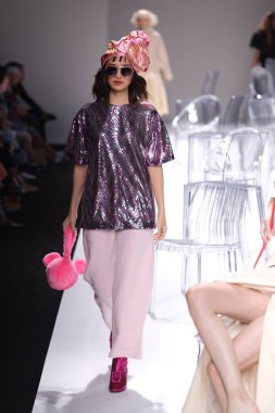 Bangkok Uluslararası Moda Koleksiyonunun Moda Gösterisi