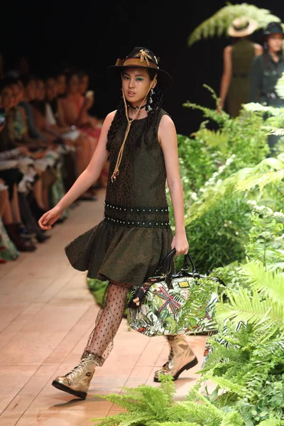 Fashion Show of New Collection in "Bangkok International Fashion — стокове фото