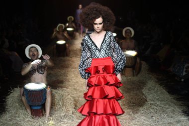 Bangkok Uluslararası Moda Koleksiyonunun Moda Gösterisi