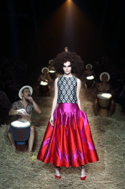 Bangkok Uluslararası Moda Koleksiyonunun Moda Gösterisi