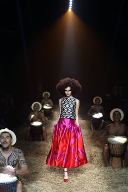 Bangkok Uluslararası Moda Koleksiyonunun Moda Gösterisi