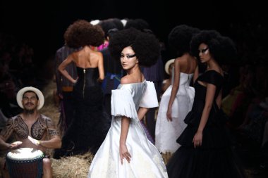 Bangkok Uluslararası Moda Koleksiyonunun Moda Gösterisi