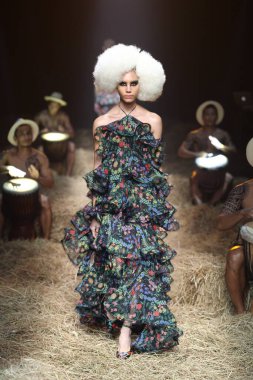 Bangkok Uluslararası Moda Koleksiyonunun Moda Gösterisi