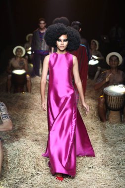 Bangkok Uluslararası Moda Koleksiyonunun Moda Gösterisi