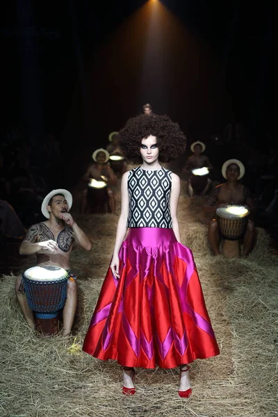 Bangkok Uluslararası Moda Koleksiyonunun Moda Gösterisi