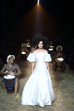 Bangkok Uluslararası Moda Koleksiyonunun Moda Gösterisi