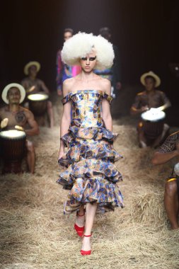 Bangkok Uluslararası Moda Koleksiyonunun Moda Gösterisi